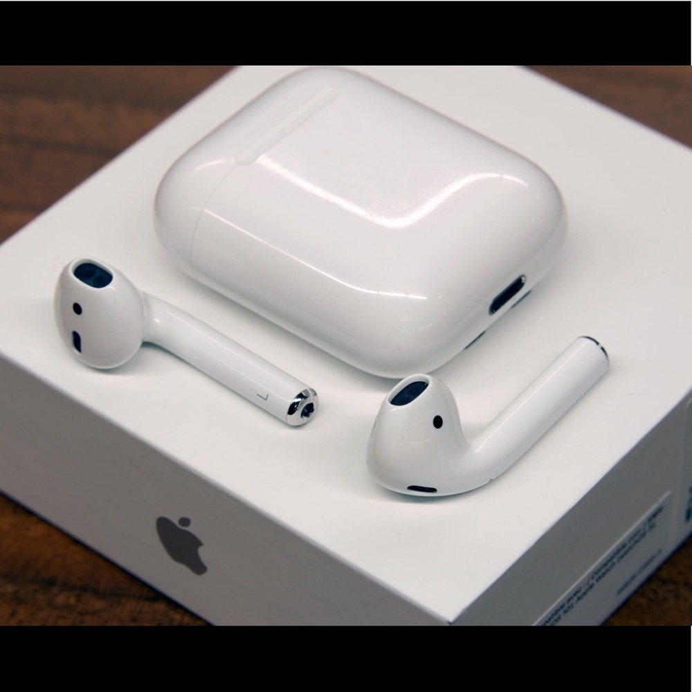 Apple AirPods 1st generation headphones and case